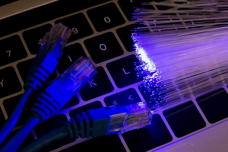 Cara Kerja Fiber Optik dan Manfaatnya untuk Jaringan Internet